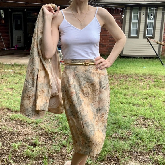 Vintage Neiman Marcus pastel floral power suit - Picture 3 of 5